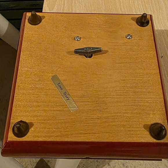 Handcrafted Asian inlay music box - Picture 3 of 5